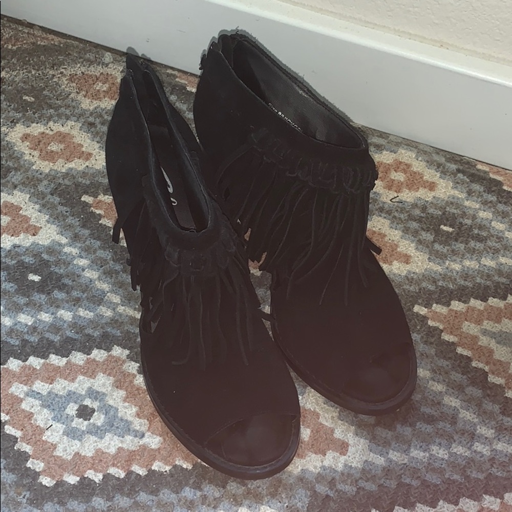 Vintage collection size 8 black fringe